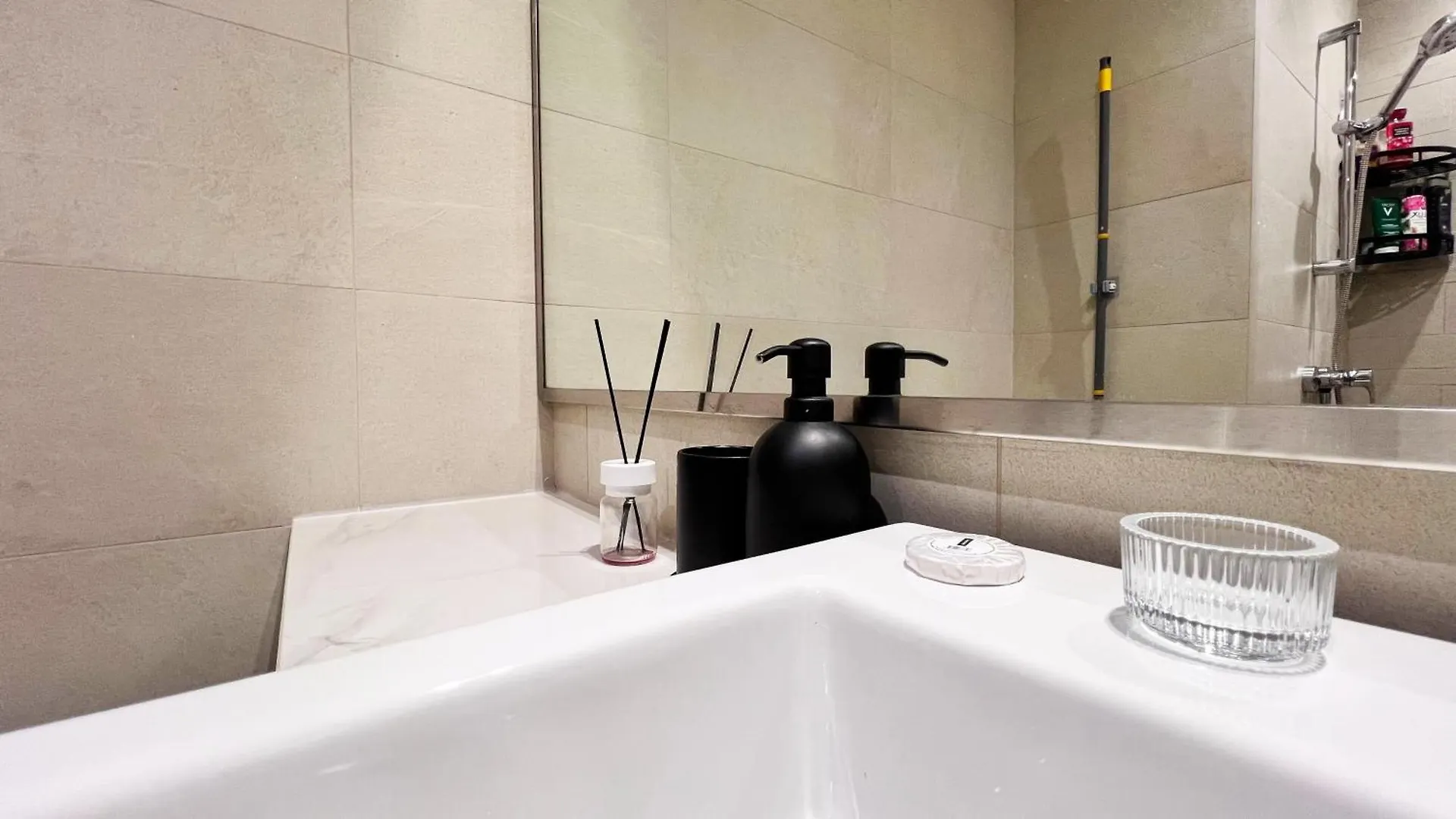 Studio In Azizi Riviera 10 Mins To Downtown Dubai 0*,